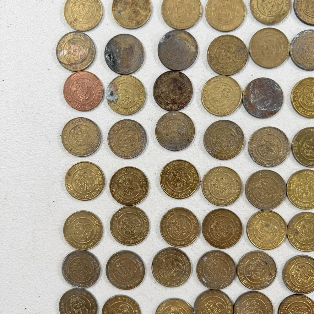 159 VINTAGE CHUCK E CHEESE TOKENS LOT 1980S-1990S‎ ARCADE TOKEN COLLECTION